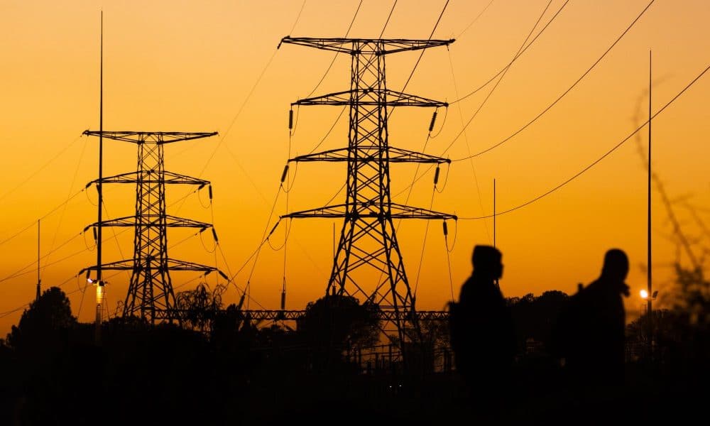 Amaechi: Electricity consumers react as Atiku vows to scrap Band A tariff, restore full subsidy
